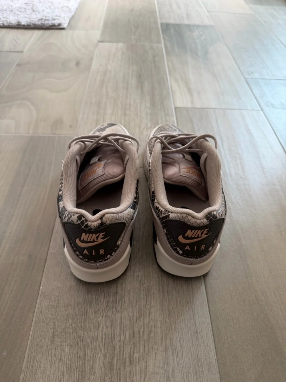 Women’s Nike Air Max 90 size 6.5 Snake Print - Picture 4 of 6